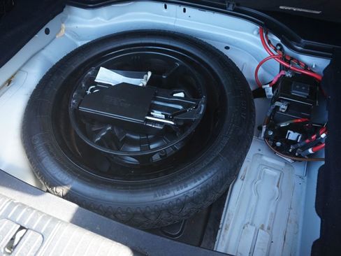 Used 2014 Mercedes-Benz E 550 4MATIC Sedan image 24