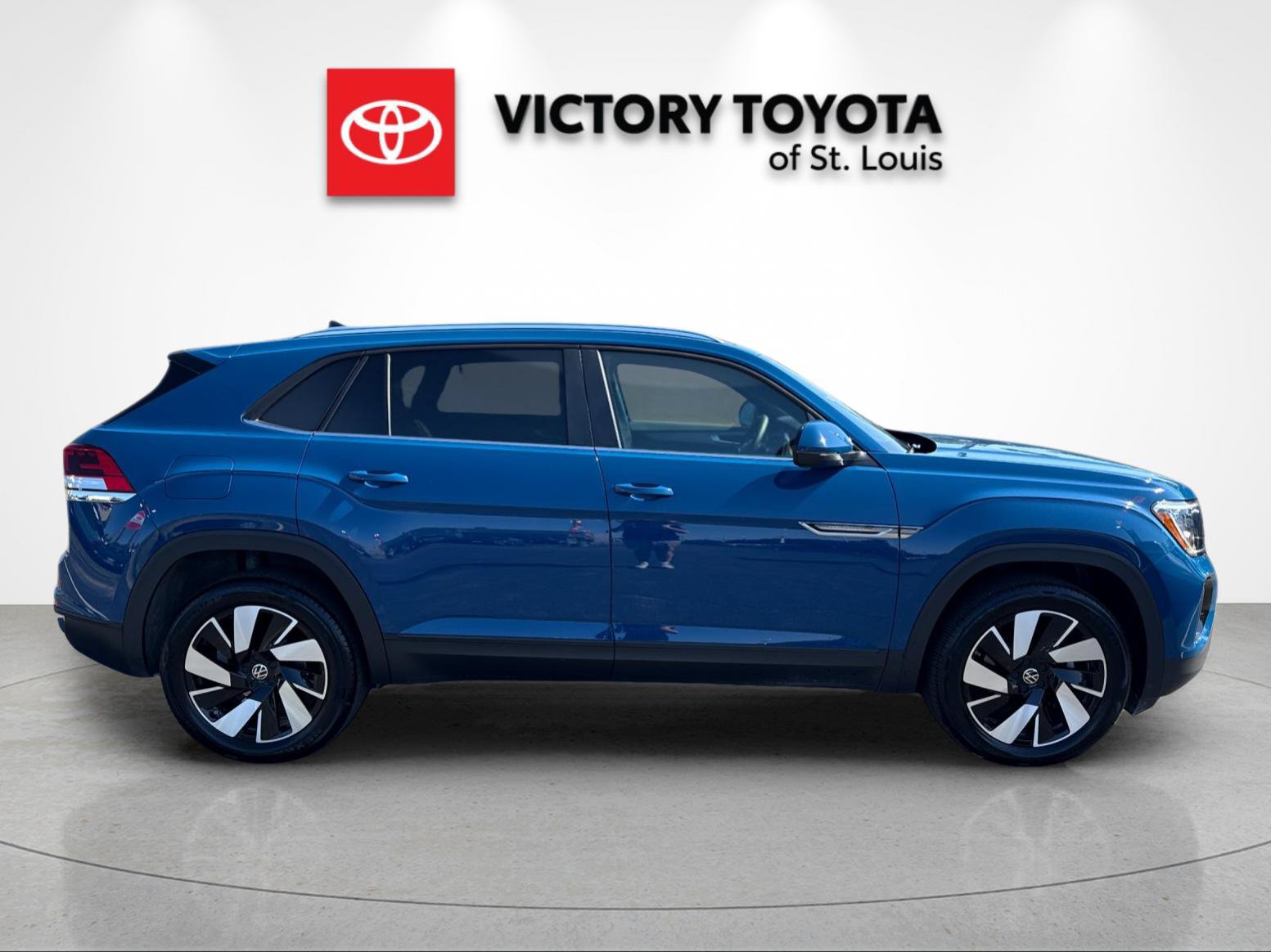 Used 2026 Volkswagen Atlas Cross Sport SE AWD/4WD image 2
