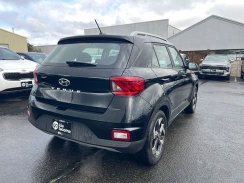 Used 2025 Hyundai Venue SEL image 5