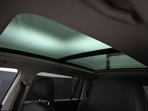 Used 2023 Volkswagen Tiguan SE w/ Panoramic Sunroof Package FWD image 26