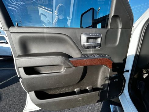 Used 2018 GMC Sierra 2500 SLT w/ Duramax Plus Package image 11