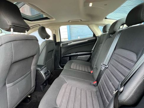 Used 2019 Ford Fusion SE image 10