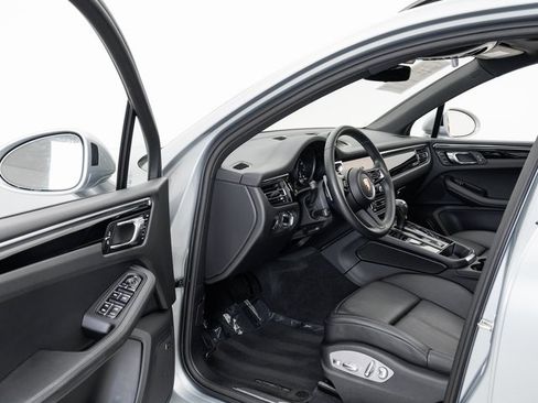 Used 2025 Porsche Macan image 7