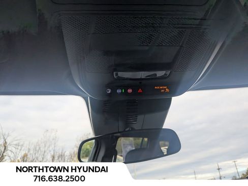 Used 2025 Chevrolet Traverse LT image 28