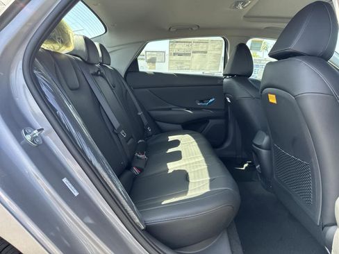 New 2025 Hyundai Elantra Limited image 35