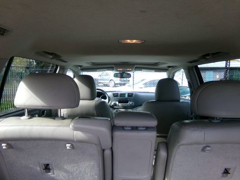 Used 2012 Toyota Highlander SE image 7