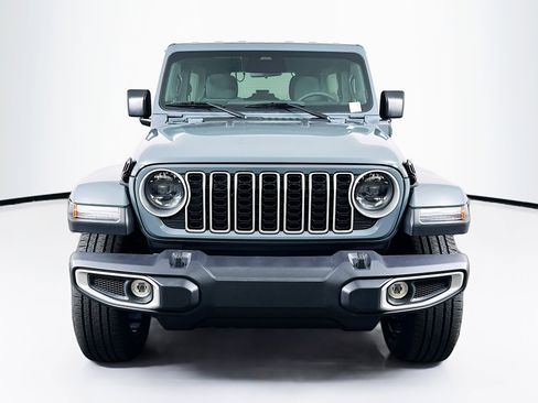 Used 2025 Jeep Wrangler Sahara AWD/4WD image 2