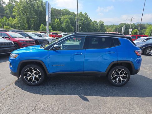 Used 2025 Jeep Compass Limited AWD/4WD image 6