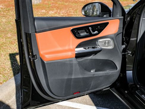 Used 2023 Mercedes-Benz GLC 300 4MATIC image 45