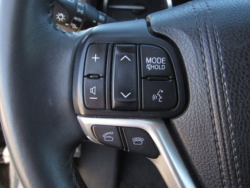 Used 2016 Toyota Highlander Limited image 27