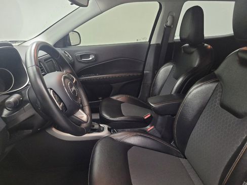 Used 2018 Jeep Compass Latitude w/ Cold Weather Group AWD/4WD image 17