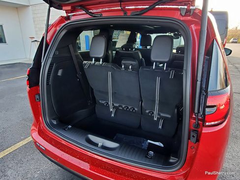 New 2026 Chrysler Pacifica Limited w/ S Appearance Package image 14