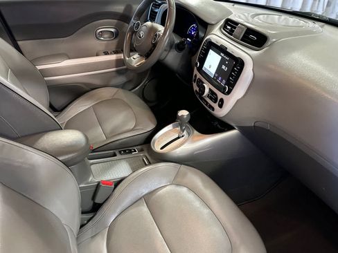 Used 2019 Kia Soul EV + FWD image 17