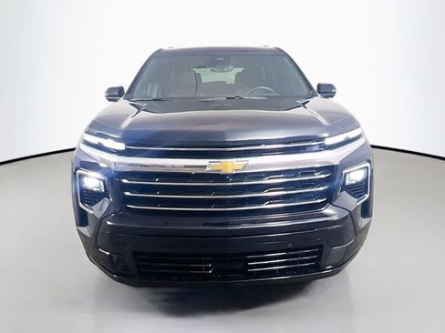 Used 2026 Chevrolet Traverse High Country FWD image 2