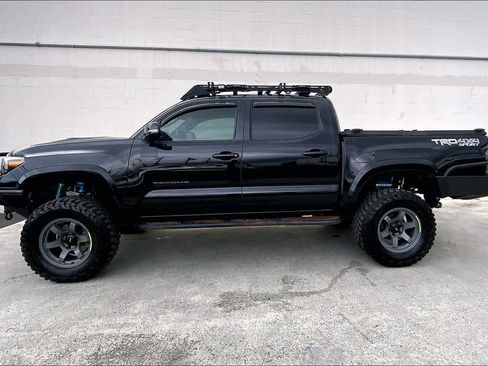 Used 2022 Toyota Tacoma 4x4 Double Cab image 4
