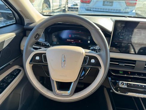 Used 2023 Lincoln Corsair FWD image 10