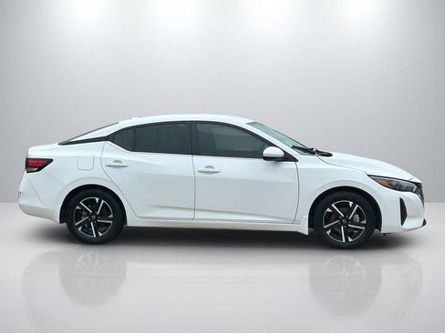 Used 2025 Nissan Sentra SV image 4