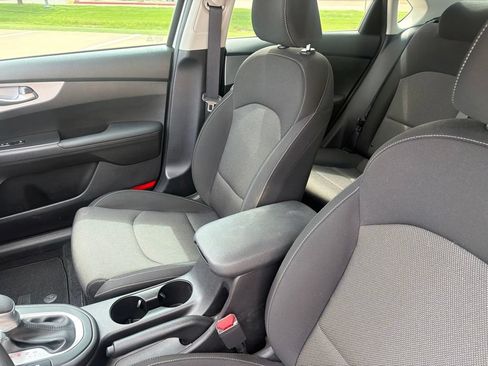 Used 2024 Kia Forte LXS w/ LXS Technology Package FWD image 29