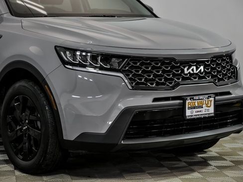 Used 2022 Kia Sorento S w/ Panoramic Sunroof Package image 2