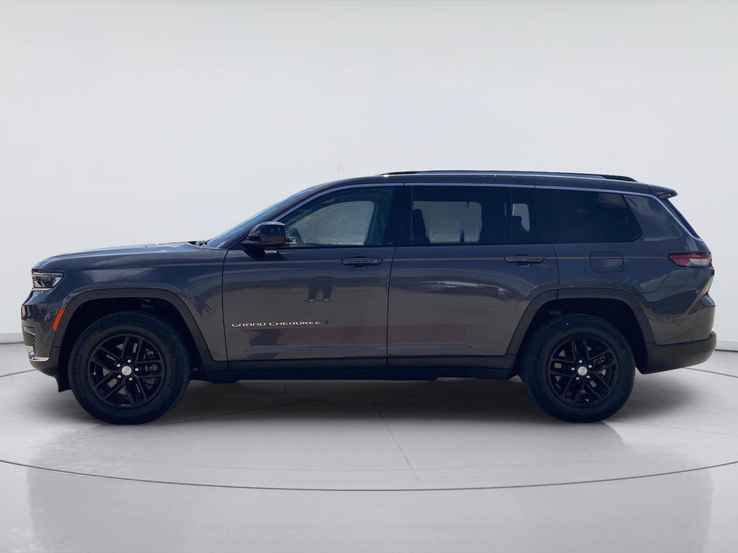 Used 2023 Jeep Grand Cherokee L Laredo AWD/4WD image 2