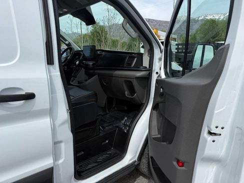 Used 2023 Ford Transit 250 Low Roof AWD image 18