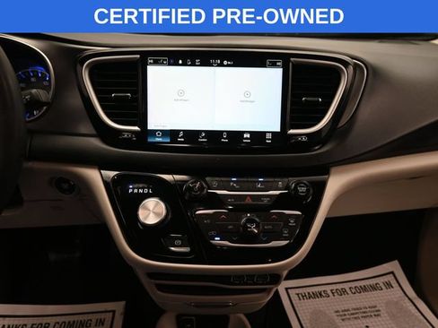 Used 2023 Chrysler Pacifica Touring-L FWD image 19