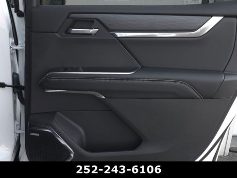 Used 2025 GMC Acadia Elevation image 42