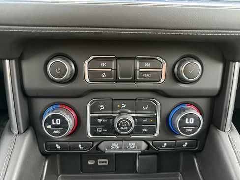 Used 2023 Chevrolet Tahoe Z71 AWD/4WD image 17