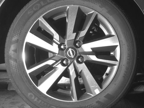 Used 2025 Nissan Versa SV FWD image 15