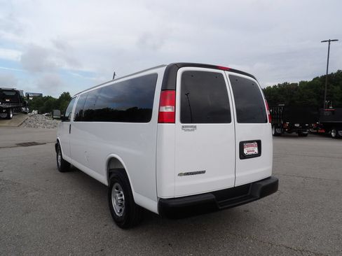 Used 2025 Chevrolet Express 3500 LS RWD image 5