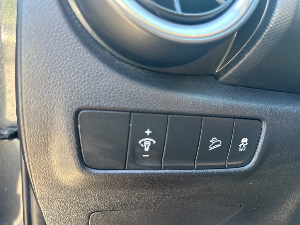 Used 2022 Hyundai Kona SEL FWD image 35