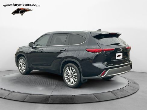 Used 2023 Toyota Highlander Platinum AWD/4WD image 5