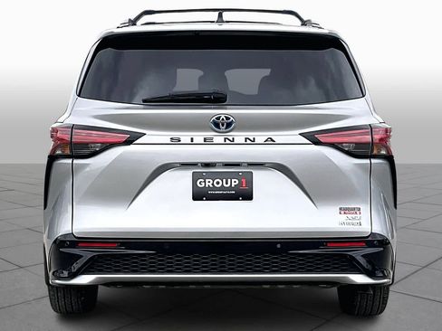 Used 2023 Toyota Sienna XSE image 4