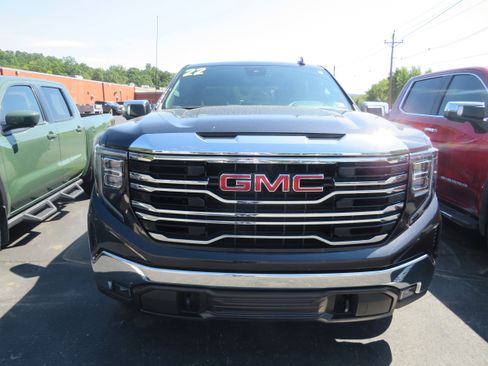 Used 2022 GMC Sierra 1500 SLT w/ SLT Convenience Package image 2