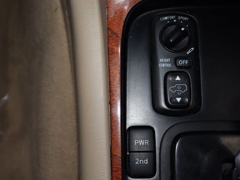 Used 2001 Lexus LX 470 Base image 14