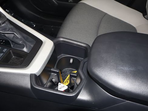 Used 2025 Toyota RAV4 XLE image 34