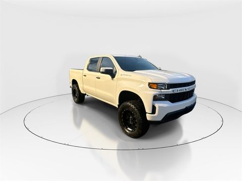 Used 2020 Chevrolet Silverado 1500 Custom w/ Custom Value Package image 2