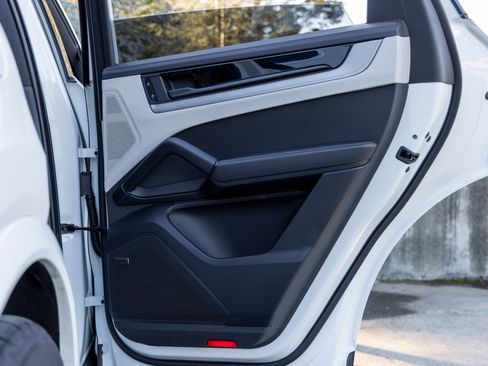 Certified 2025 Porsche Cayenne image 48