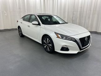 Used 2021 Nissan Altima 2.5 SL image 1