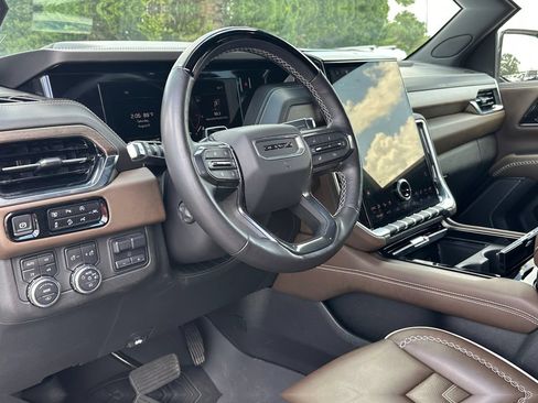 Used 2025 GMC Yukon Denali Ultimate AWD/4WD image 16