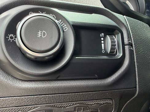Used 2025 Jeep Wrangler Sahara AWD/4WD image 22