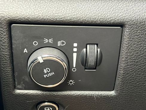 Used 2020 Jeep Grand Cherokee Limited image 15