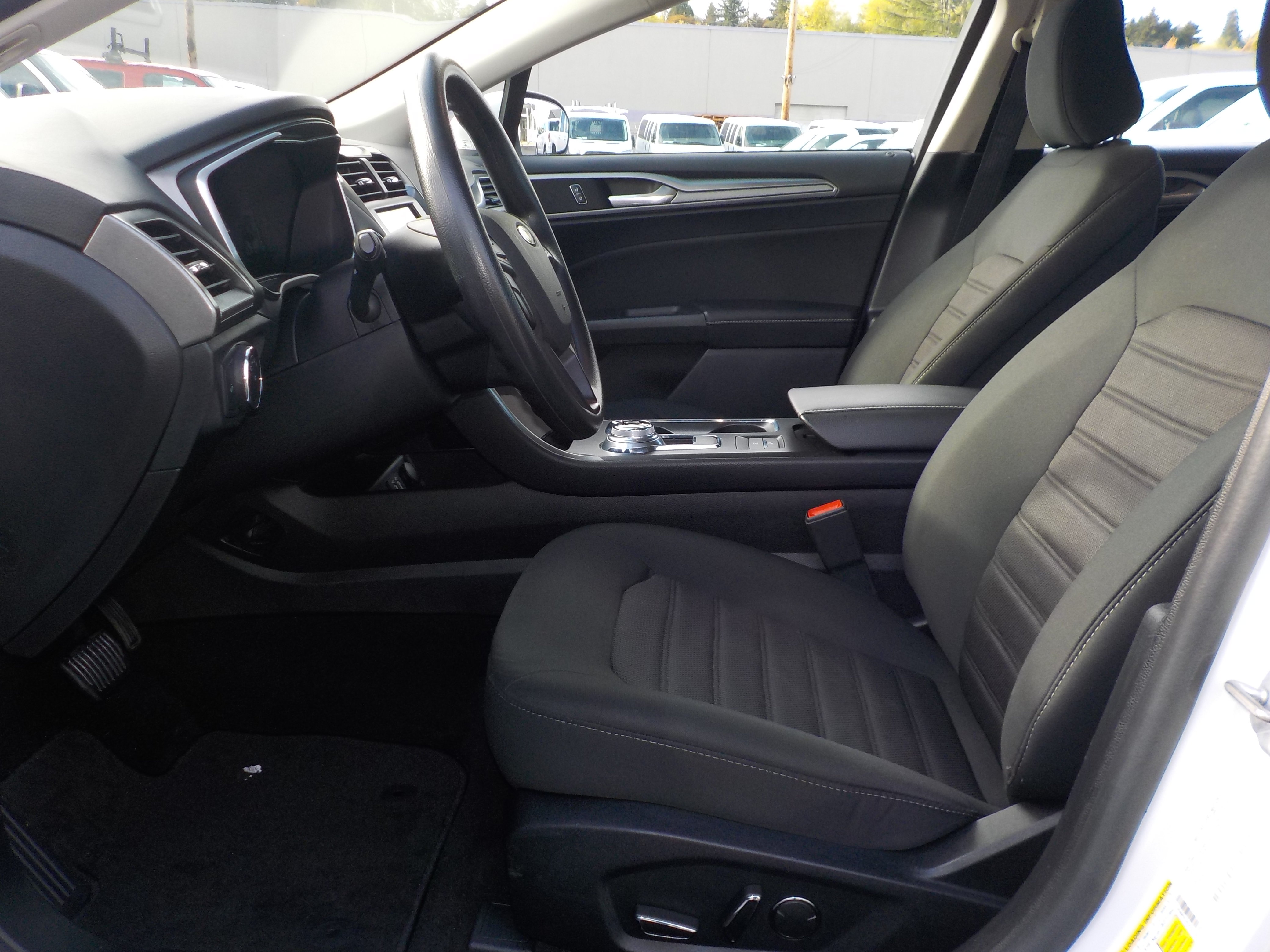 Used 2020 Ford Fusion SE FWD image 11