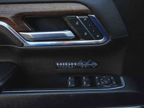 Used 2023 Chevrolet Silverado 1500 High Country w/ Z71 Off-Road Package image 10