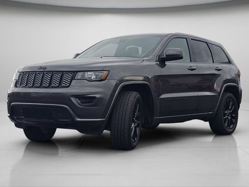 Used 2020 Jeep Grand Cherokee Altitude image 18