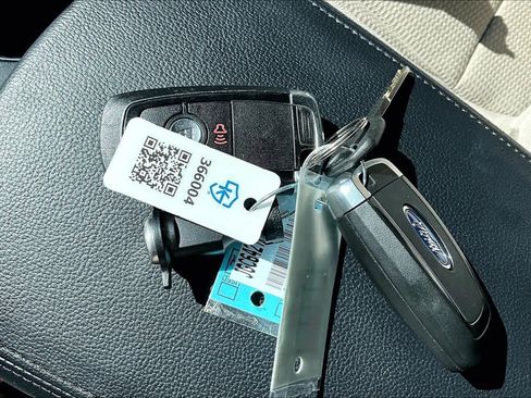 Used 2018 Ford Explorer XLT image 15