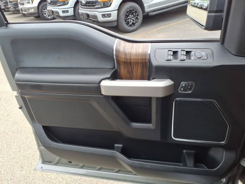 Used 2019 Ford F150 Lariat w/ Equipment Group 502A Luxury AWD/4WD image 14