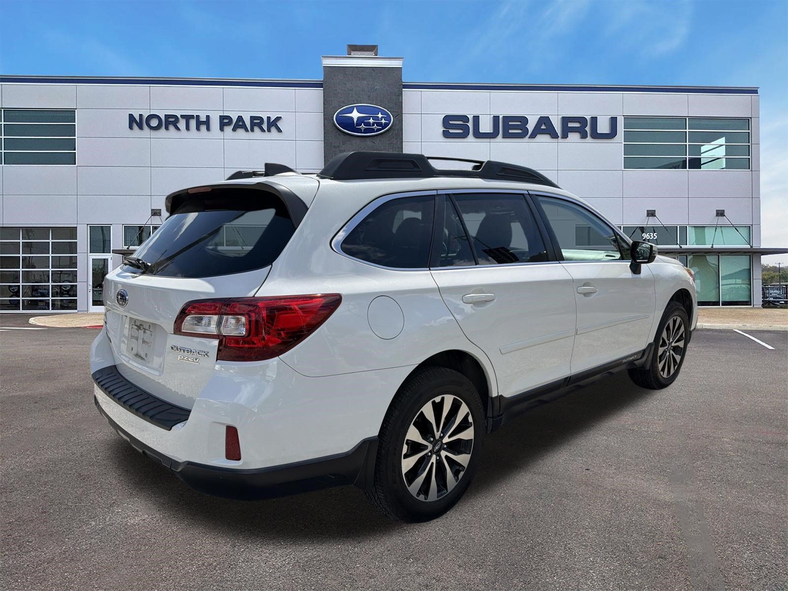 Used 2017 Subaru Outback 2.5i Limited AWD/4WD image 3