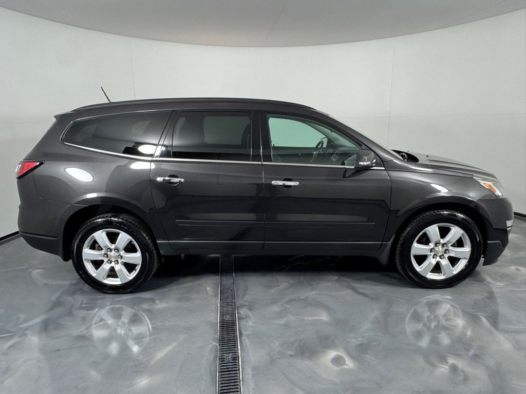 Used 2017 Chevrolet Traverse LT w/ Style and Technology Package AWD/4WD image 4