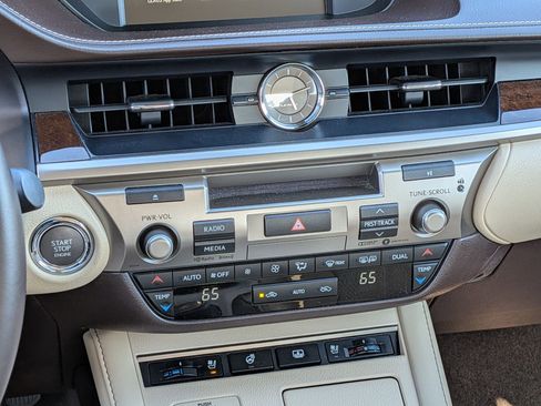 Used 2017 Lexus ES 350 w/ Luxury Package FWD image 23